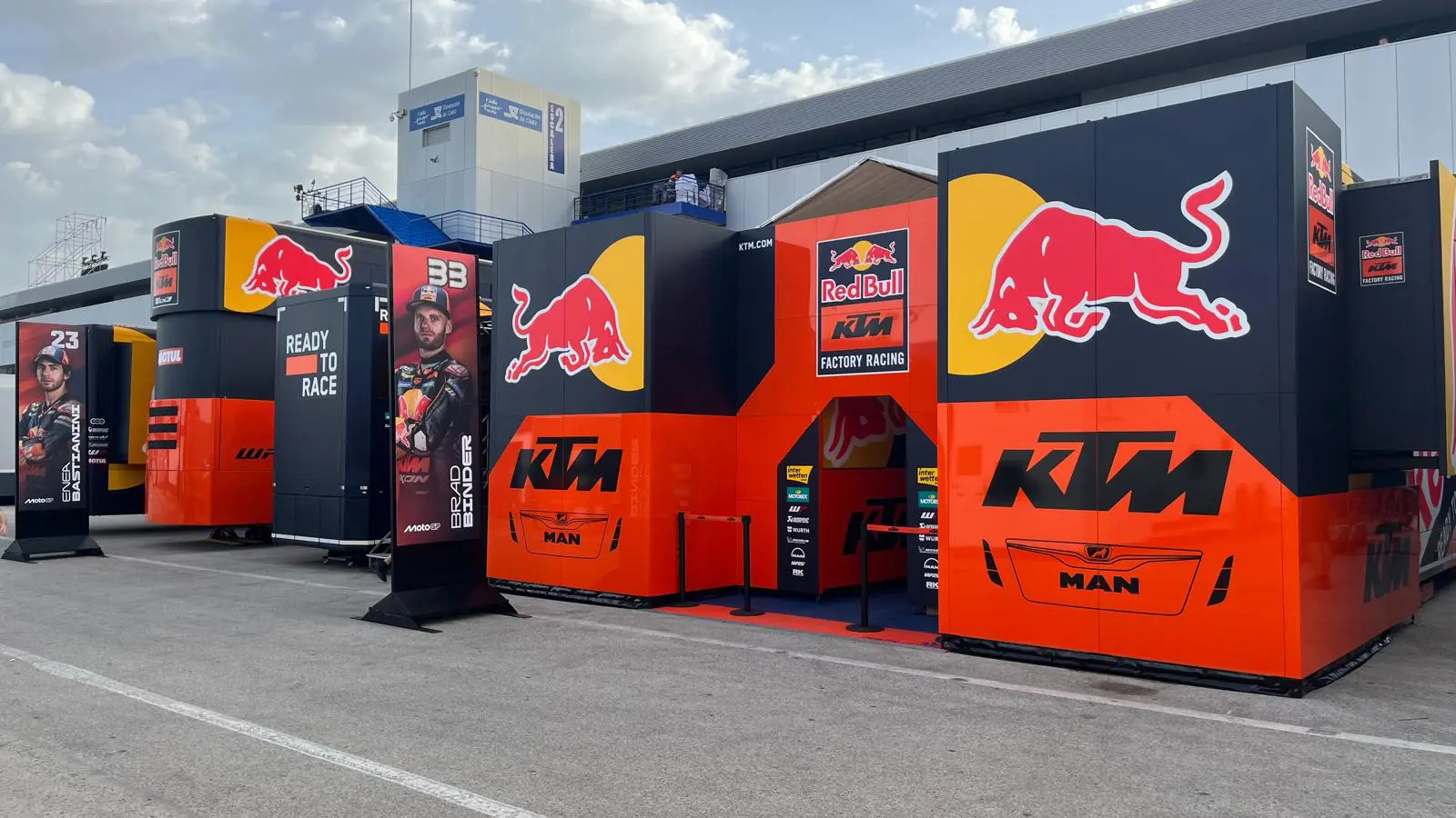 Joker Floors nel paddock MotoGP: dove nasce la performance